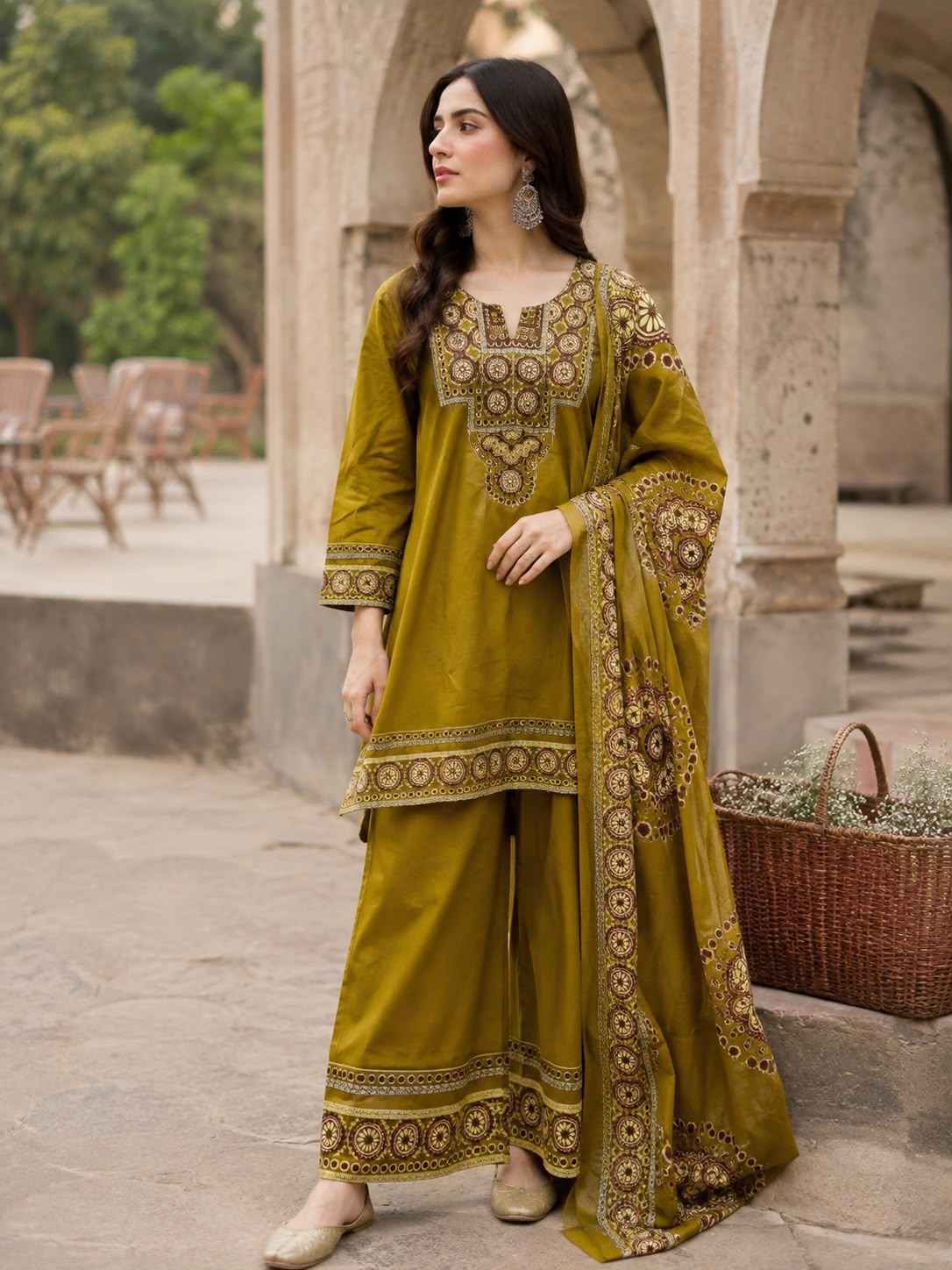 Short Length Dupatta Set With Plazoo CS0341